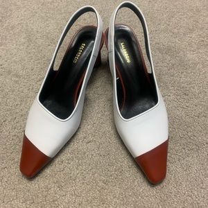 SALONDEJU contract toe cap pumps